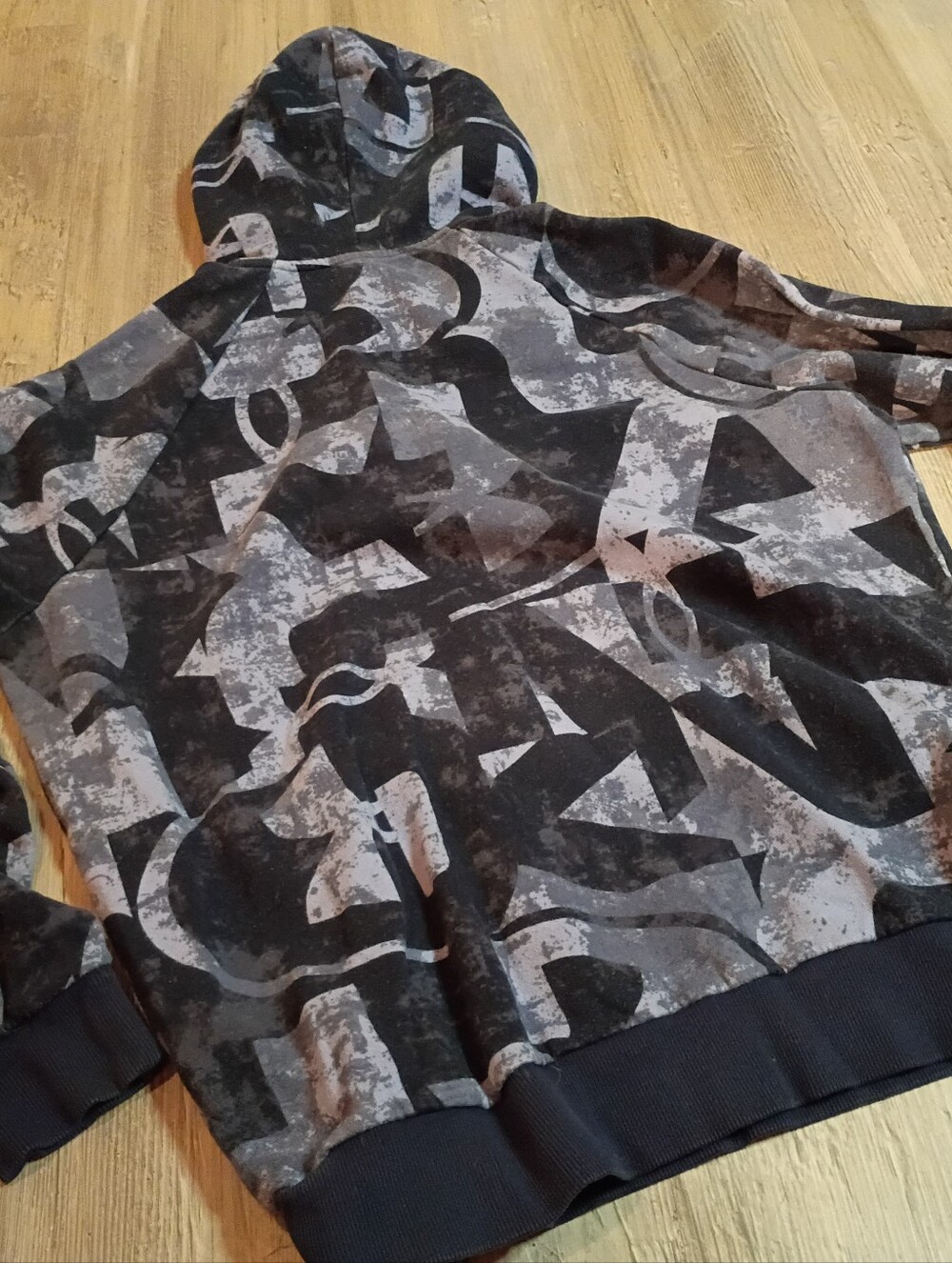 Under Armour - Picture 3 of 4
